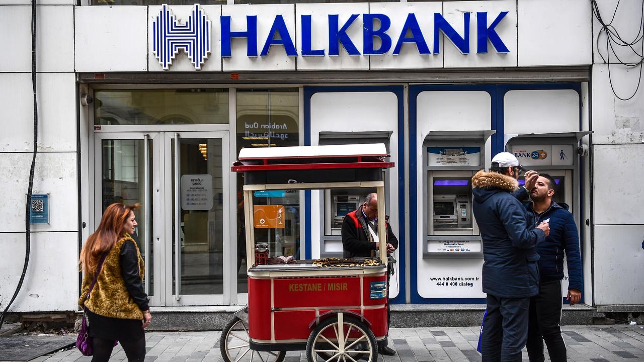 Une succursale de la banque publique Halkbank à Istanbul. [OZAN KOSE / AFP]