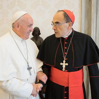 Le pape François a reçu le cardinal Philippe Barbarin au Vatican le 18 mars 2019. [Keystone/epa/Vatican]