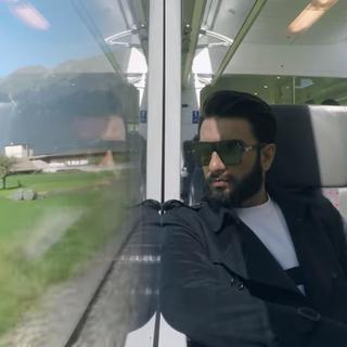 Ranveer Singh dans un train suisse. [MySwitzerland - capture d'écran]