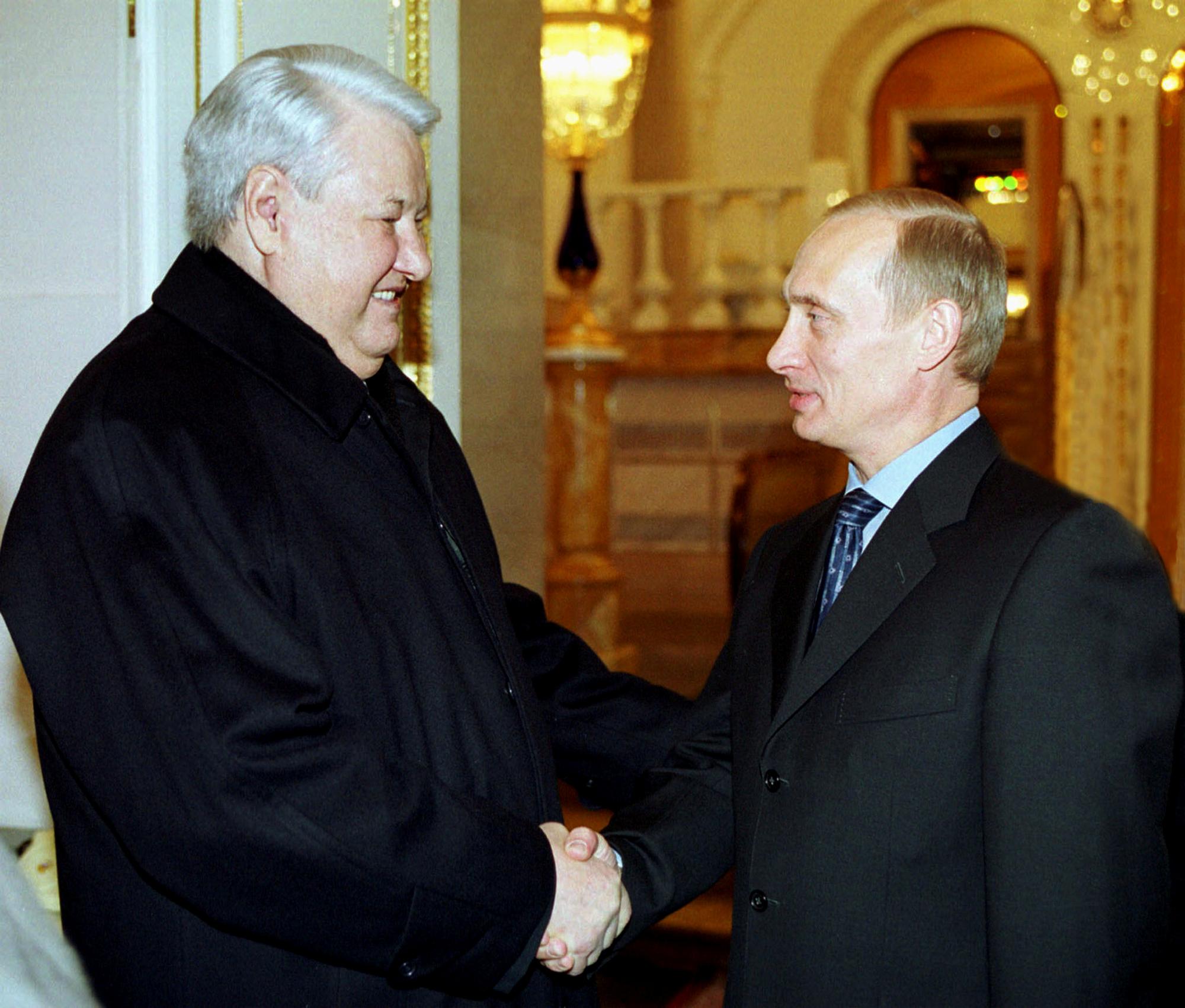 Boris Eltsine et Vladimir Poutine le 31 décembre 2000. [Reuters - Itar Tass]