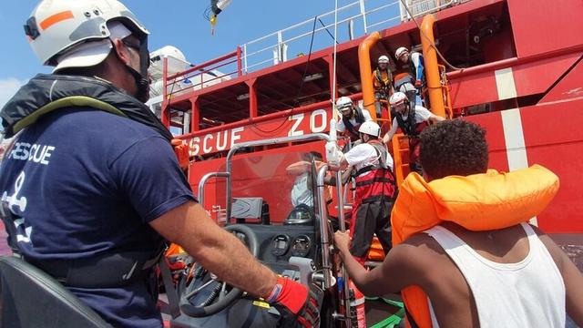 Le nouveau gouvernement italien a autorisé samedi matin le navire humanitaire OceanViking à accoster sur l'île de Lampedusa. [Ocean Viking/handout via reuters]