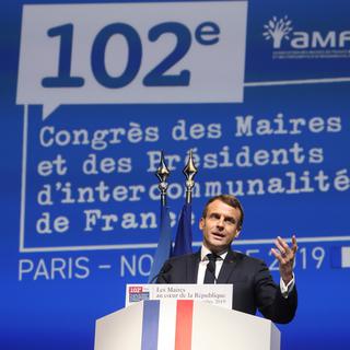 Le président français Emmanuel Macron s’est rendu au congrès des maires de France 2019 après avoir manqué à l’appel en 2018. [AFP - Ludovic Marin]