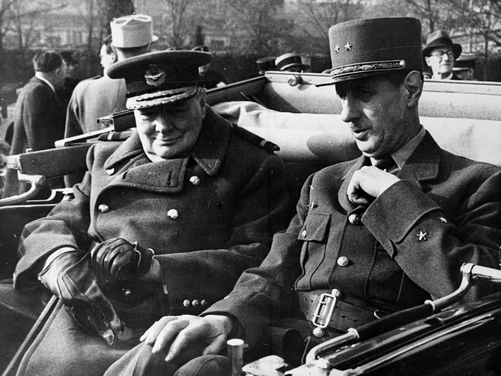 Le général de Gaulle (à droite) et Winston Churchill à Paris en 1944. [AFP - Roger-Viollet]