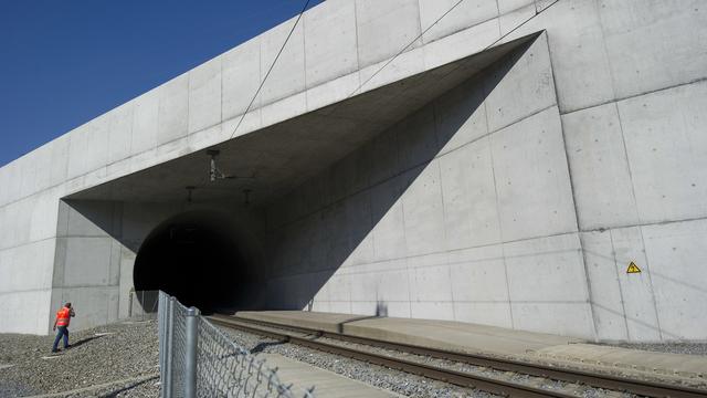 L'entrée du tunnel de base du Lötschberg près de Viège (VS). [Keystone - Jean-Christophe Bott]