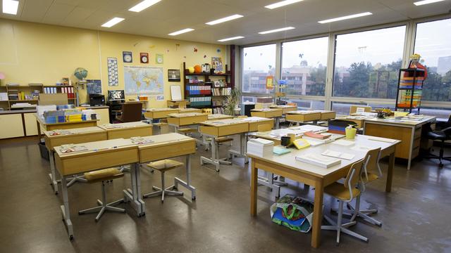 Une salle de classe vide (image d'illustration). [KEYSTONE - Salvatore Di Nolfi]