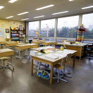 Une salle de classe vide (image d'illustration). [KEYSTONE - Salvatore Di Nolfi]