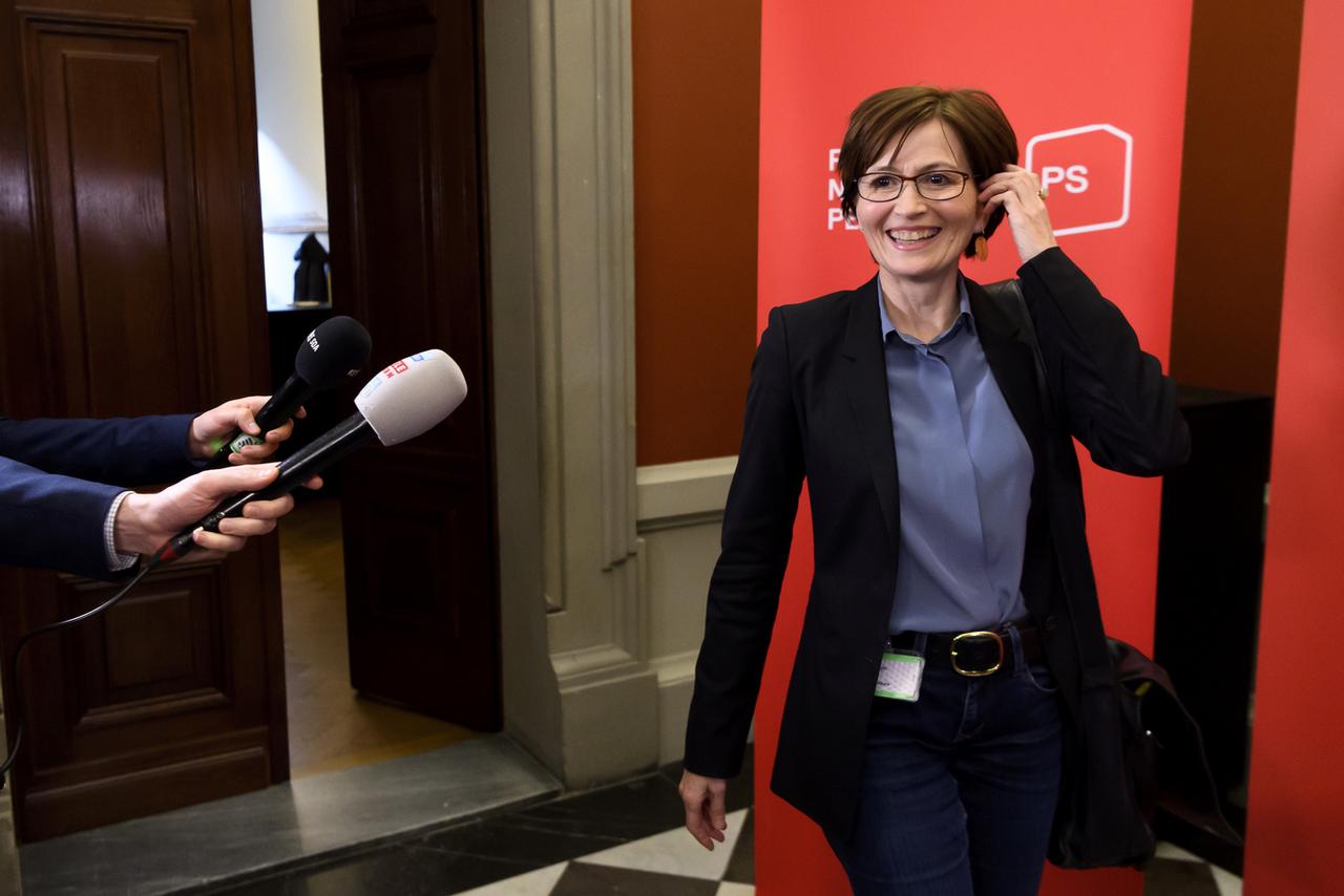 Regula Rytz est sortie souriante de son audition devant le groupe socialiste. [Keystone - Anthony Anex]