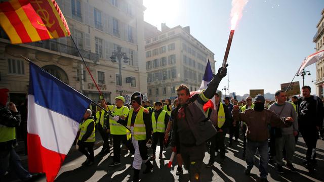 Des "gilets jaunes" manifestent dans l'après-midi du samedi 23 février, ici à Marseille. [REUTERS - Jean-Paul Pelissier]