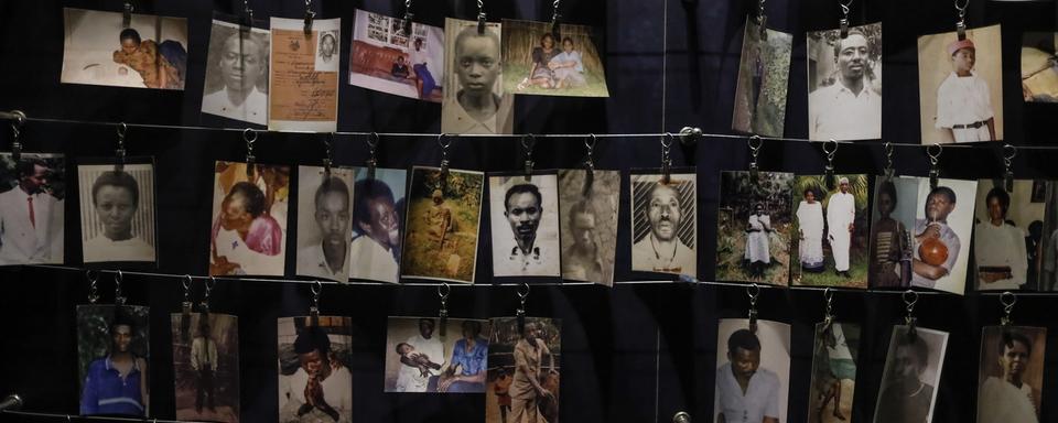 Portraits de rwandais décédés lors du génocide de 1994. [EPA/Keystone - Dai Kurokawa]