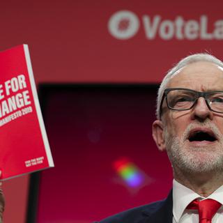 Jeremy Corbyn a promis monts et merveilles devant les partisans du Labour à Birmingham. [AP/Keystrone - Kirsty Wigglesworth]