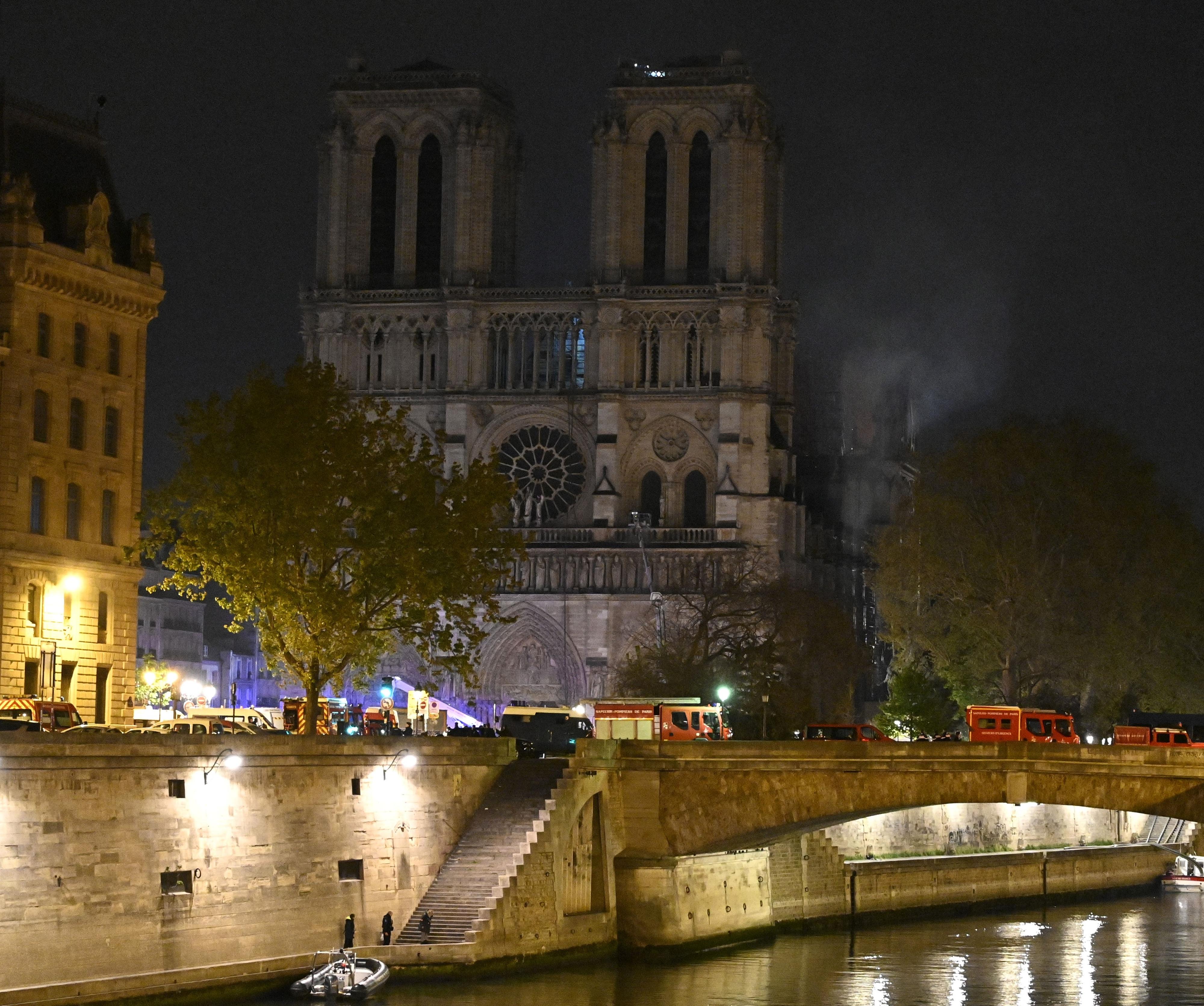 L'incendie de Notre-Dame de Paris a été maîtrisé dans la nuit de lundi à mardi. [AFP - MUSTAFA YALCIN / ANADOLU AGENCY]