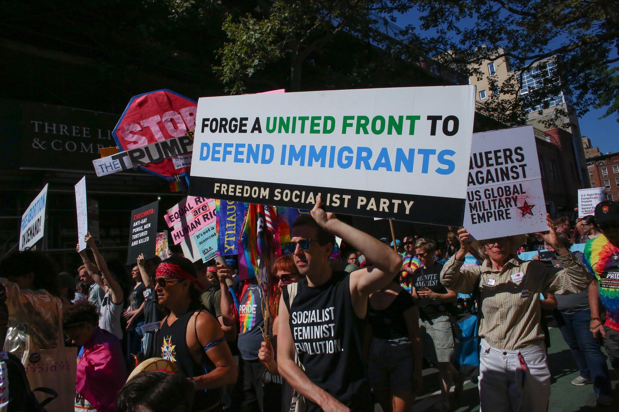 Des milliers de manifestants ont défilé dimanche à la "Reclaim Pride". [Getty Images/AFP - Kena Betancur]