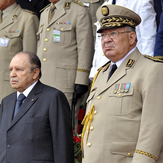 Le président algérien Abdelaziz Bouteflika et le vice-ministre de la Défense Ahmed Gaïd Salah, photographiés ici en 2012. [EPA/Stringer/Keystone]