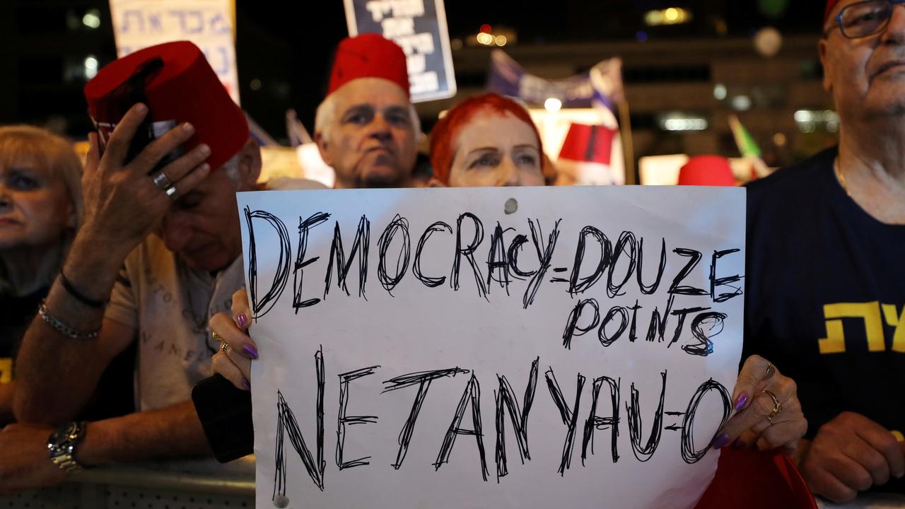 Les Israéliens manifestent contre le Premier ministre Benjamin Netanyahu. [Reuters - Ammar Awad]