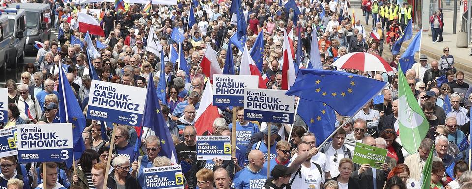 Manifestation en Pologne pour l'Union Européenne. [Keystone - Czarek Sokolowski]