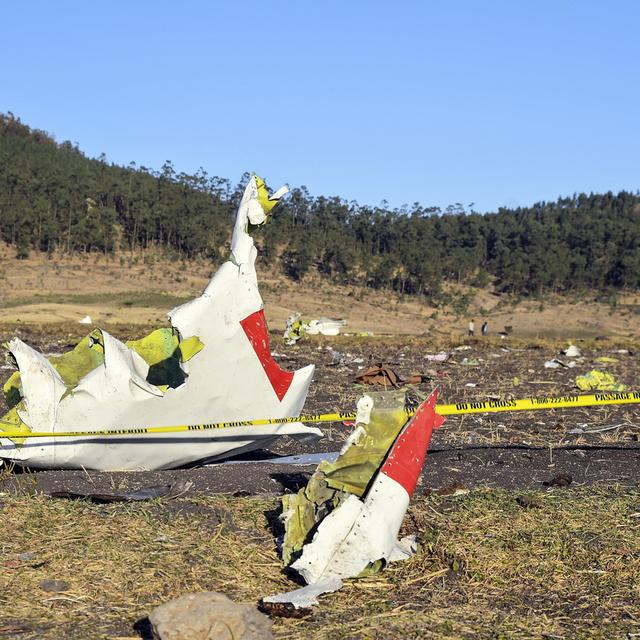 Les débris du Boeing d'Ethiopian Airlines qui s'est écrasé dimanche. [Keystone - EPA/STR]