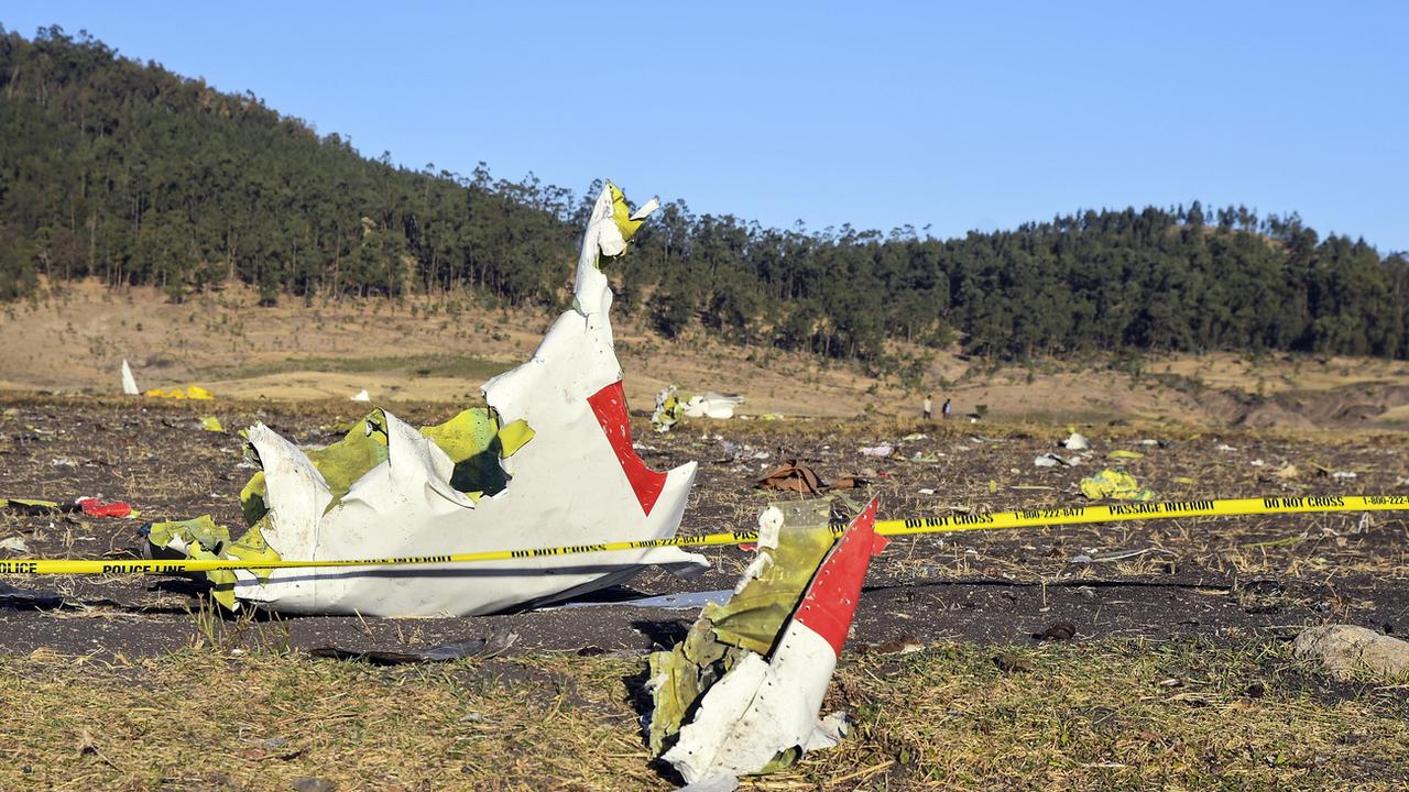 Les débris du Boeing d'Ethiopian Airlines qui s'est écrasé dimanche. [Keystone - EPA/STR]
