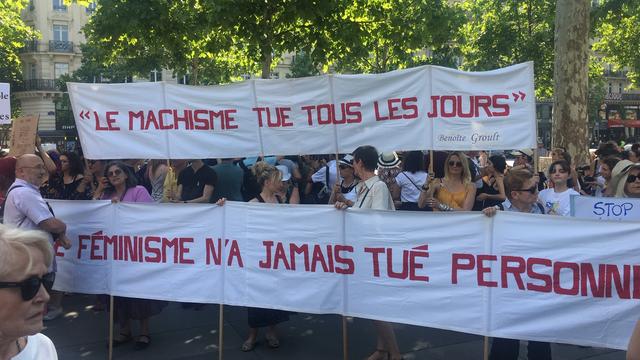 Manifestation en France pour réclamer des mesures immédiates contre les féminicides, le samedi 6 juillet 2019. [RTS - Alexandre Habay]