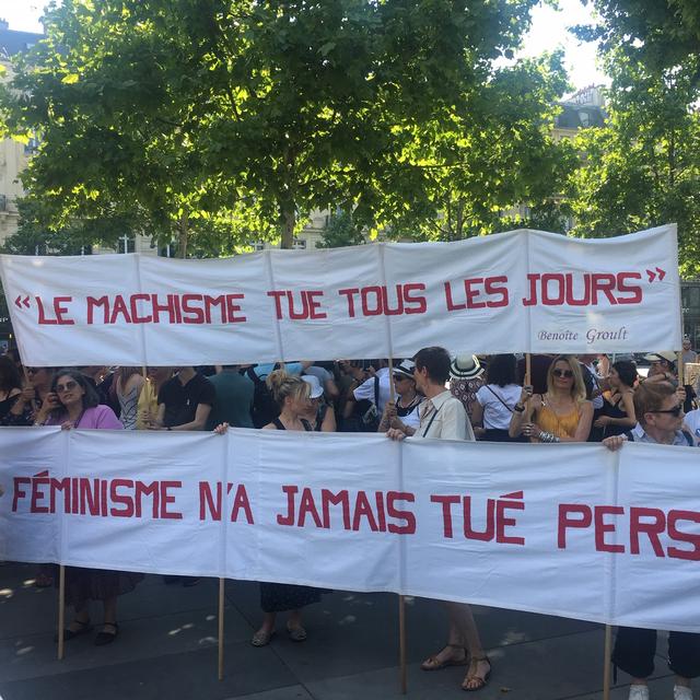 Manifestation en France pour réclamer des mesures immédiates contre les féminicides, le samedi 6 juillet 2019. [RTS - Alexandre Habay]