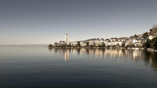 Vue sur la tour d'Ivoire de Montreux, construite en 1962 elle avait suscité la polémique. [CME 2019]