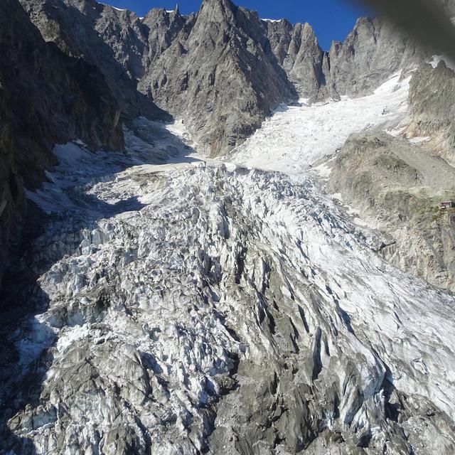 Un glacier du Mont-Blanc menace de s'effondrer côté italien. [Keystone - Service de communication de Courmayeur]