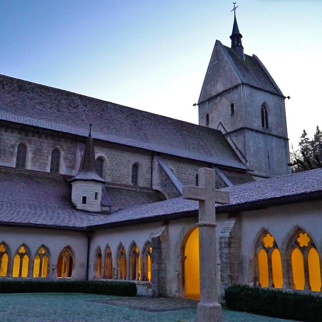 La collégiale de Saint-Ursanne depuis le cloître. [RTS - Grégory Roth]