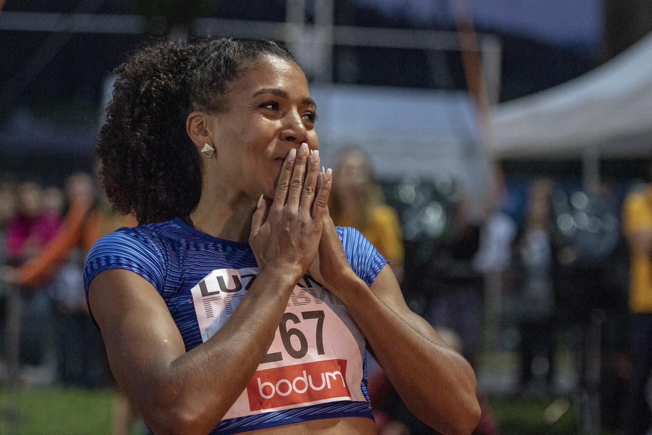 La satisfaction de Kambundji après le 200m. [KEYSTONE - Urs Flueeler]