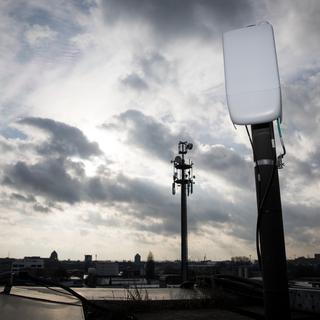 Une antenne 5G sur un toit. [Keystone - Christian Charisius/DPA]