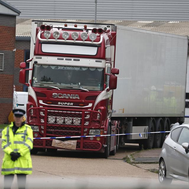 Deux nouvelles arrestations dans l'affaire du camion charnier. [Keystone/AP - Alastair Grant]