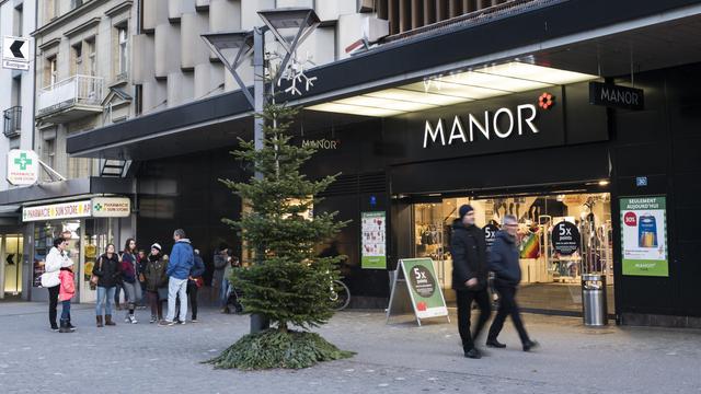 Des devantures de magasins à la rue de Romont à Fribourg. [Keystone - Adrien Perritaz]