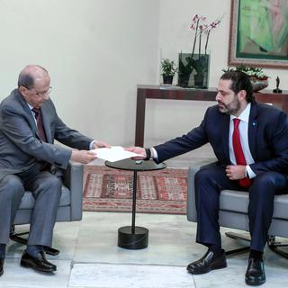 Le président libanais Michel Aoun reçoit la lettre de démission de son Premier ministre Saad Hariri. [Keystone/EPA - Dalati Nohra]