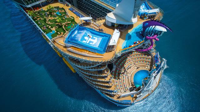 La poupe du Symphony of the Seas. Ce navire record sera bientôt rejoint par de nombreux autres sur les mers. [Royal Caribbean]