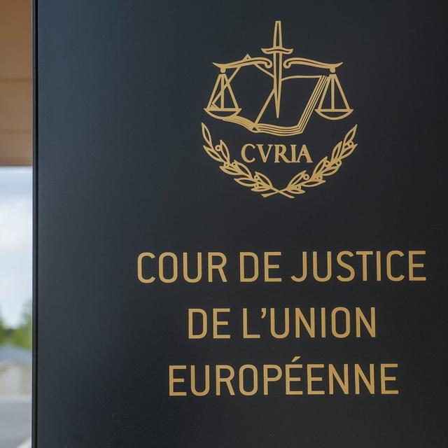 Le tribunal arbitral pour la Suisse doit se référer à la Cour de justice de l’Union européenne. [EPA/Keystone - Nicolas Bouvy]