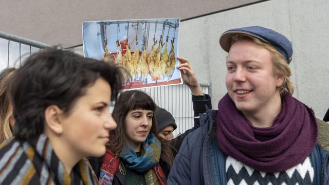 Des antispécistes ont manifesté devant l'entrée du salon professionnel agricole Swiss Expo aux Palais de Beaulieu [Martial Trezzini]