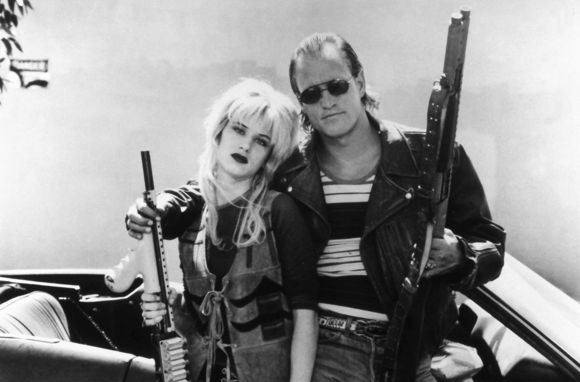 Woody Harrelson et Juliette Lewis, un couple de tueurs en série dans le film "Tueurs nés" d'Oliver Stone. [Warner Bros / Regency Enterprise / Collection ChristopheL/AFP]