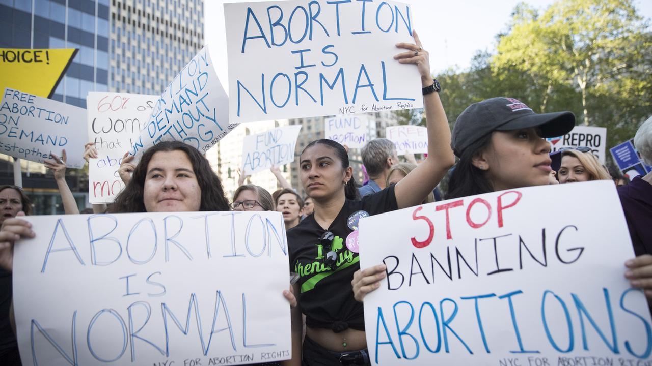 Les disparités en matière d'accès à l'avortement sont de plus en plus flagrantes aux Etats-Unis. [Keystone - AP Photo/Mary Altaffer]