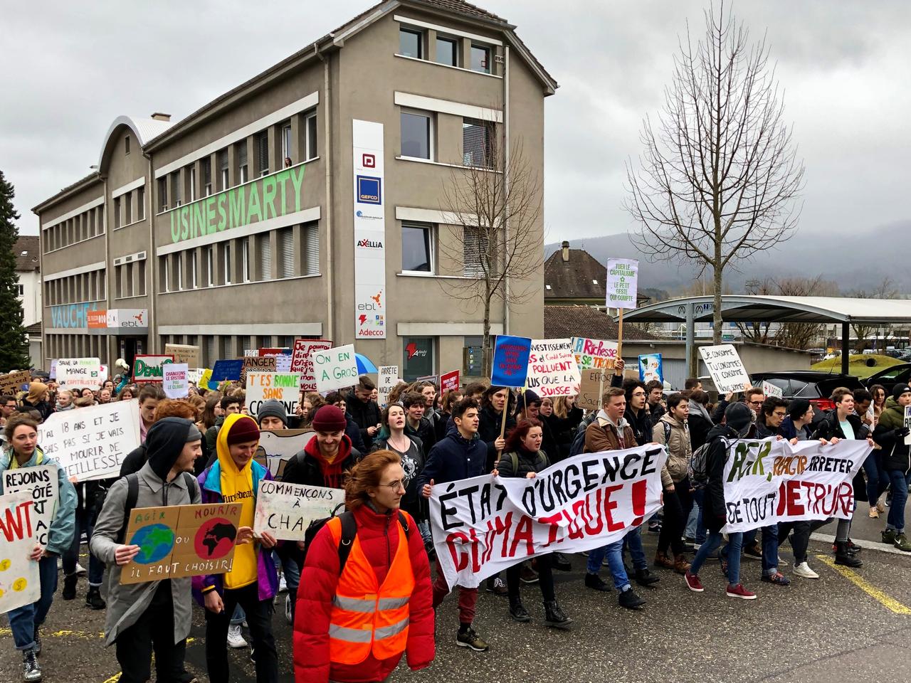 La grève pour le climat est également suivie dans le Jura, à Delémont. [RTS - Cédric Ardrover]