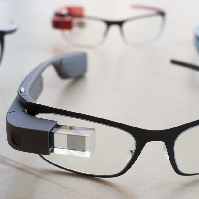 Les nouvelles lunettes connectées de Google. [AP Photo/keystone - John Minchillo]