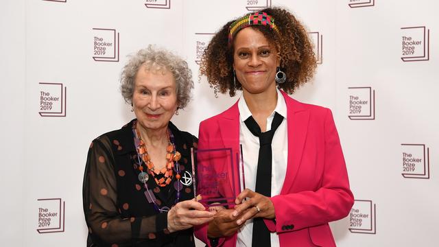 Margaret Atwood et Bernardine Evaristo ont reçu le Booker Prize 2019. [Keystone - Andy Rain]