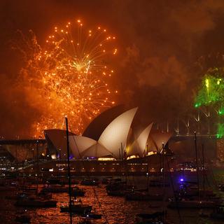 Les feux d'artifice de la ville de Sydney pour le passage à l'année 2018. [EPA/Keystone - David Moir]