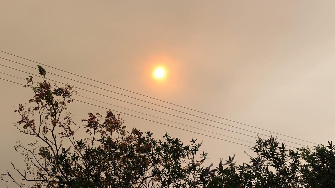 Poussière de sable dans le ciel au-dessus du Gloucestershire (UK) le 16 octobre 2017 [Wikipedia]