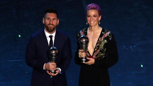 Messi et Rapinoe lors de la remise des trophées de la soirée des FIFA Awards à Milan. [Matteo Bazzi]