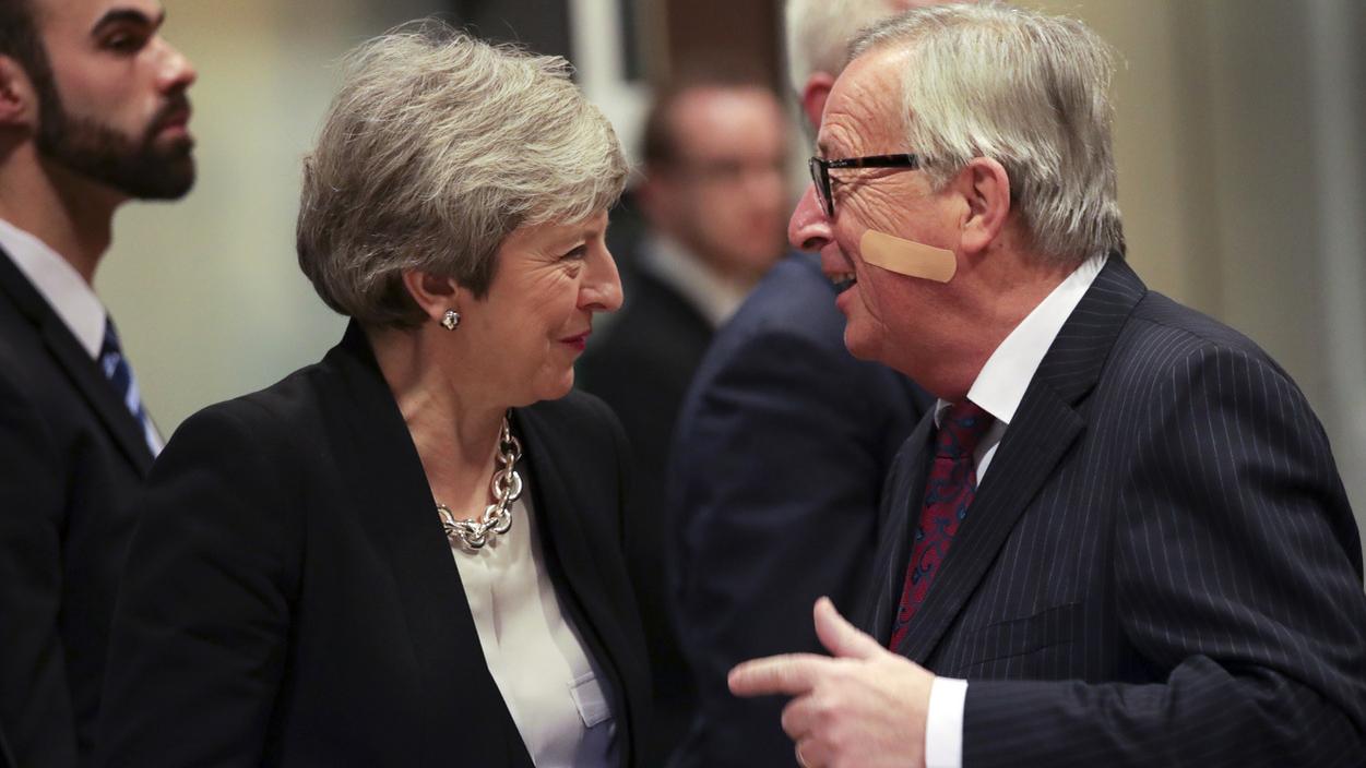 Le Président de la Commission européenne Jean-Claude Juncker a accueilli une nouvelle fois à Bruxelles Theresa May. [Keystone - Olivier Matthys]