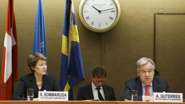 La conseillère fédérale Simonetta Sommaruga et le secrétaire général de l'ONU, Antonio Guterres, à l'ouverture de la conférence des donateurs pour le Yemen. [Keystone - Salvatore Di Nolfi]