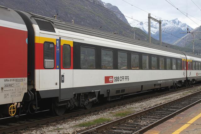 Une voiture VU IV des CFF, du type de celles ayant provoqué l'accident [CC BY-SA 4.0 - NAC]