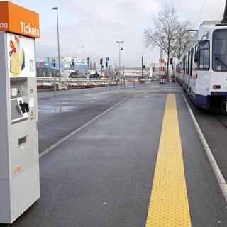 Contrairement à celles d'autres pays, aucune ville n'offre des transports publics gratuits en Suisse. [Keystone - Salvatore Di Nolfi]