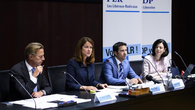 La conférence de presse du PLR en août 2019. De gauche à droite: Christian Lüscher, vice-président, Petra Gössi, présidente, Andrea Caroni, vice-président et Regine Sauter, vice-présidente. [KEYSTONE - Anthony Anex]