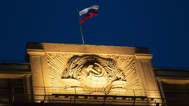 Le haut du bâtiment de la Douma d'État, la Chambre basse du Parlement de Russie, à Moscou. [Keystone - AP Photo/Alexander Zemlianichenko]