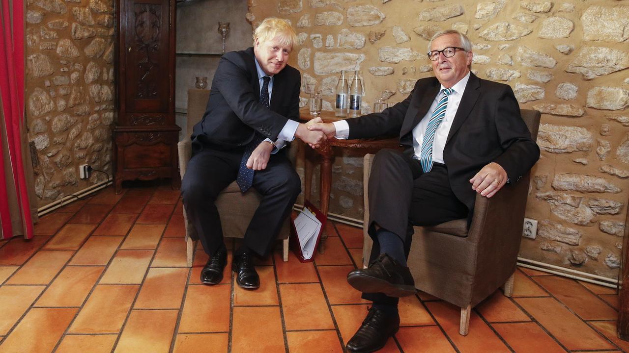 Boris Johnson (gauche) et Jean-Claude Juncker, lors de leur rencontre du 16 septembre 2019 à Luxembourg. [Epa - Julien Warnand]