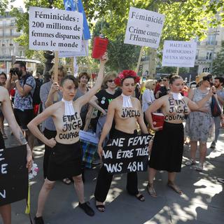 Manifestation contre les féminicides à Paris, le 6 juillet 2019. [AP Photo/Keystone - Michel Euler]